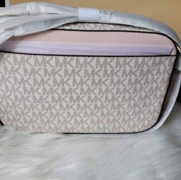 ❤️ * PRICE DROP*Michael Kors crossbody bag ❤️ - Picture 4 of 6